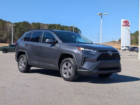 Used 2022 Toyota RAV4 XLE image 8
