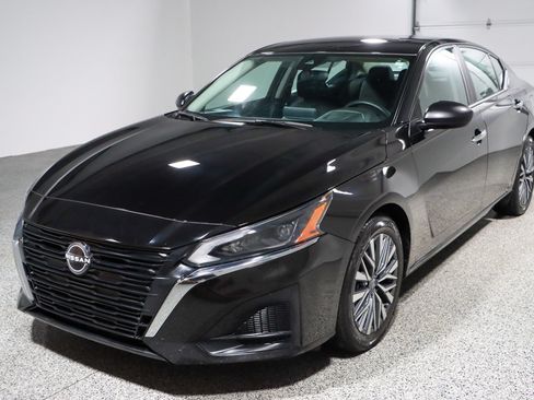 Used 2024 Nissan Altima 2.5 SV FWD image 29