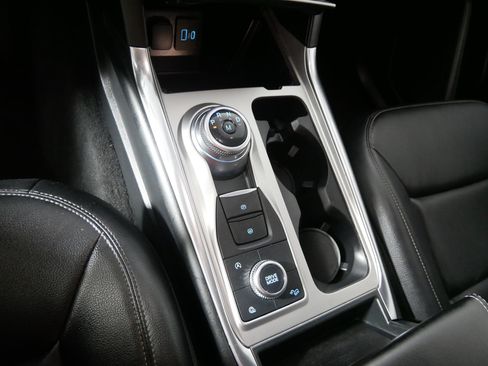 Used 2020 Ford Explorer XLT w/ Equipment Group 202A AWD/4WD image 24