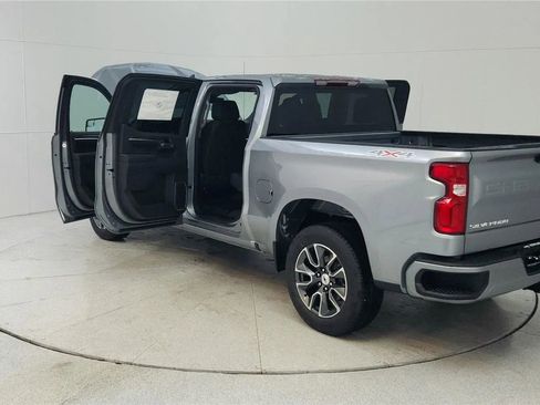 Used 2024 Chevrolet Silverado 1500 RST AWD/4WD image 40
