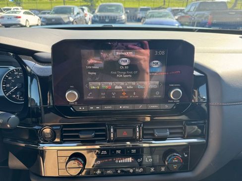 Used 2025 Nissan Pathfinder Rock Creek AWD/4WD image 9