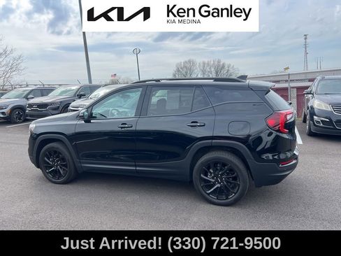 Used 2023 GMC Terrain SLT w/ Elevation Edition image 8