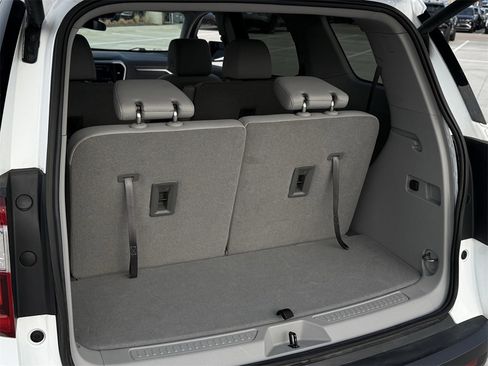 Used 2023 GMC Acadia SLE w/ Driver Convenience Package image 25