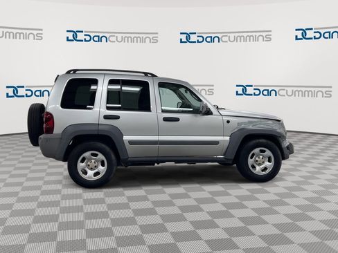 Used 2005 Jeep Liberty Sport AWD/4WD image 9