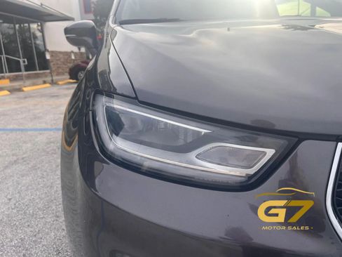 Used 2022 Chrysler Pacifica Touring-L FWD image 11