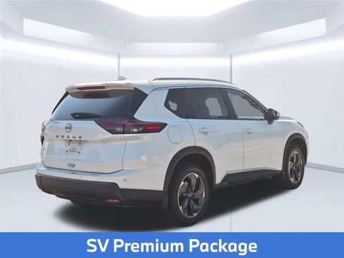 Used 2025 Nissan Rogue SV w/ SV Premium Package FWD image 7