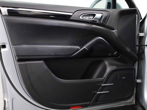 Used 2017 Porsche Cayenne image 16