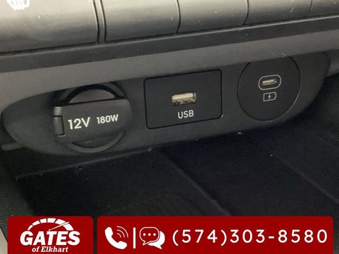 Used 2025 Hyundai Elantra SEL FWD image 21