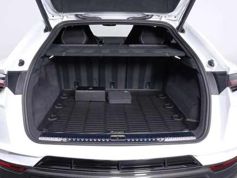 Used 2023 Lamborghini Urus Performante AWD/4WD image 18