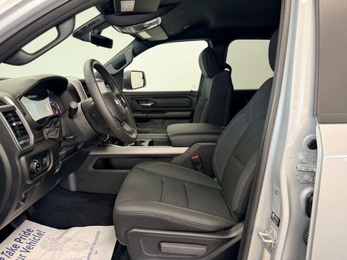 New 2026 RAM 1500 Express AWD/4WD image 3