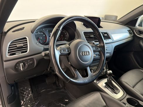 Used 2018 Audi Q3 2.0T Premium w/ Convenience Package AWD/4WD image 4