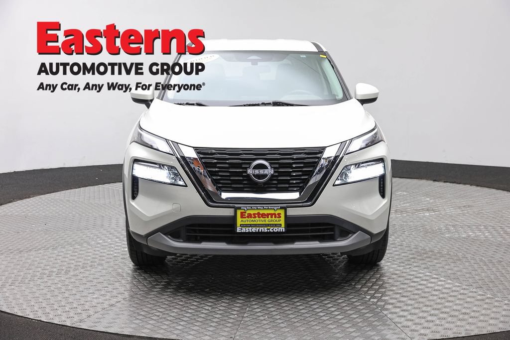 Used 2023 Nissan Rogue SV AWD/4WD image 3