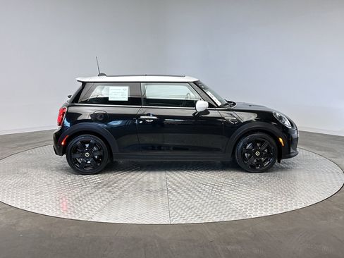 Certified 2024 MINI Cooper SE image 10