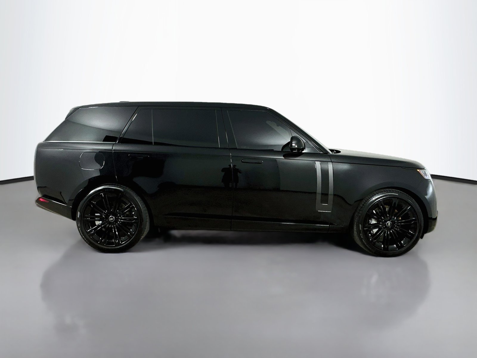 Used 2025 Land Rover Range Rover Long Wheelbase SE AWD/4WD image 4