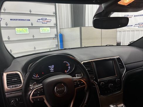 Used 2017 Jeep Grand Cherokee Limited AWD/4WD image 2