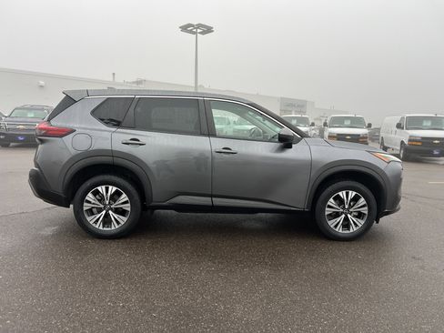 Used 2022 Nissan Rogue SV image 8