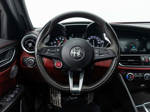 Used 2017 Alfa Romeo Giulia Quadrifoglio image 16