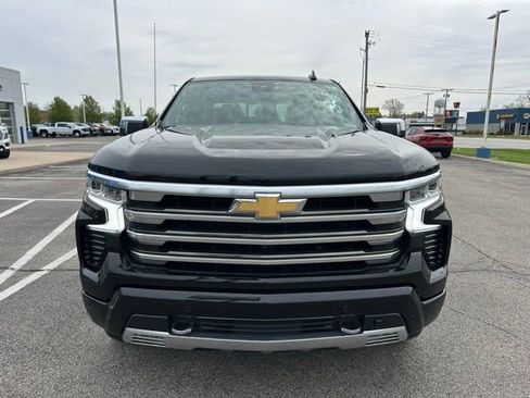 Used 2023 Chevrolet Silverado 1500 High Country w/ High Country Premium Package AWD/4WD image 3
