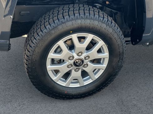 Used 2024 Toyota Tacoma SR5 AWD/4WD image 7