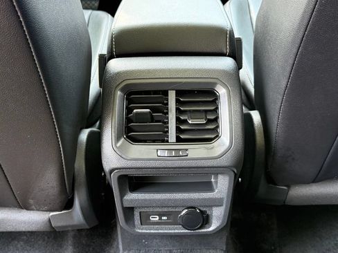 Used 2023 Volkswagen Tiguan SE w/ Panoramic Sunroof Package AWD/4WD image 29