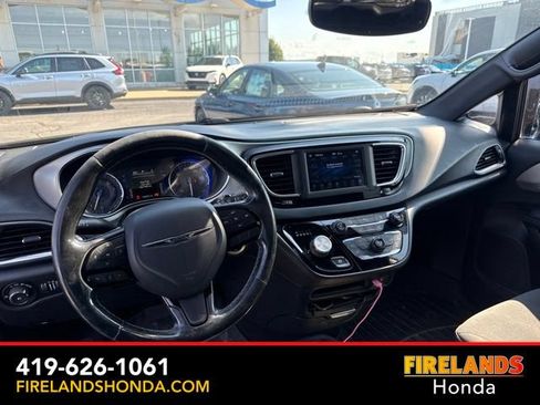 Used 2019 Chrysler Pacifica Touring Plus w/ S Appearance Package FWD image 13