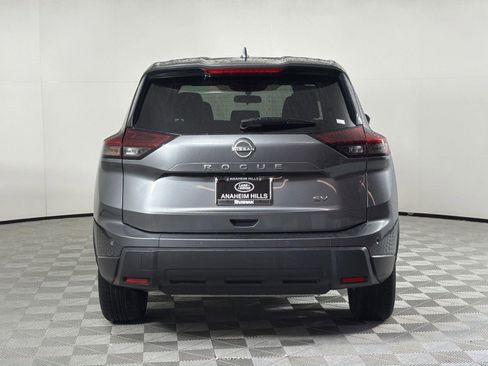 Used 2024 Nissan Rogue SV image 4