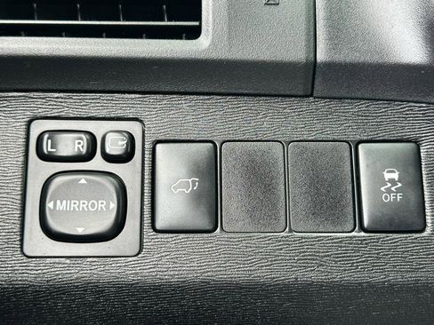 Used 2015 Toyota Venza XLE image 25