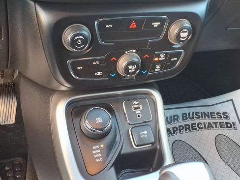 Used 2019 Jeep Compass Latitude w/ Popular Equipment Group image 17