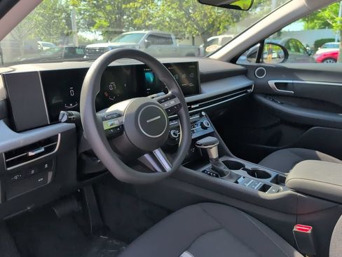 Used 2025 Hyundai Sonata SE FWD image 11