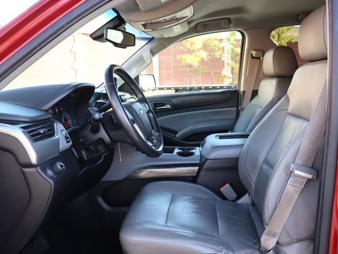 Used 2015 Chevrolet Suburban LT image 11