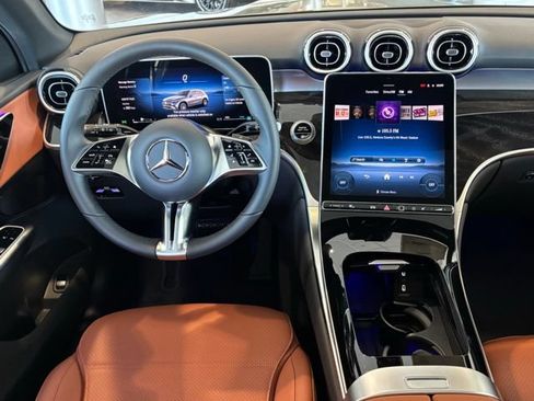Used 2026 Mercedes-Benz GLC 300 image 16