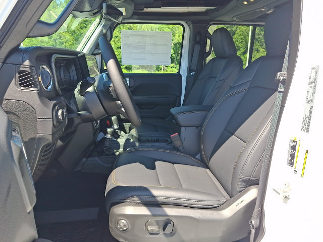 New 2026 Jeep Wrangler Unlimited Sahara AWD/4WD image 6