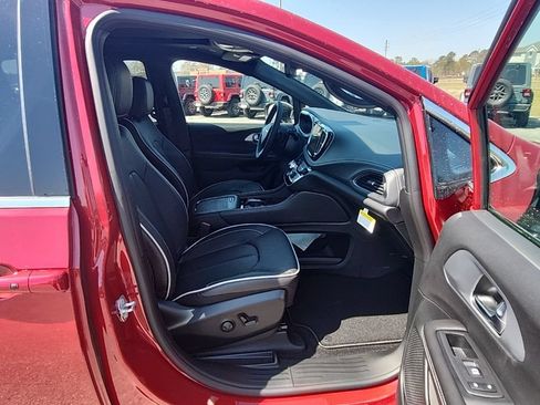 New 2026 Chrysler Pacifica Limited AWD/4WD image 35