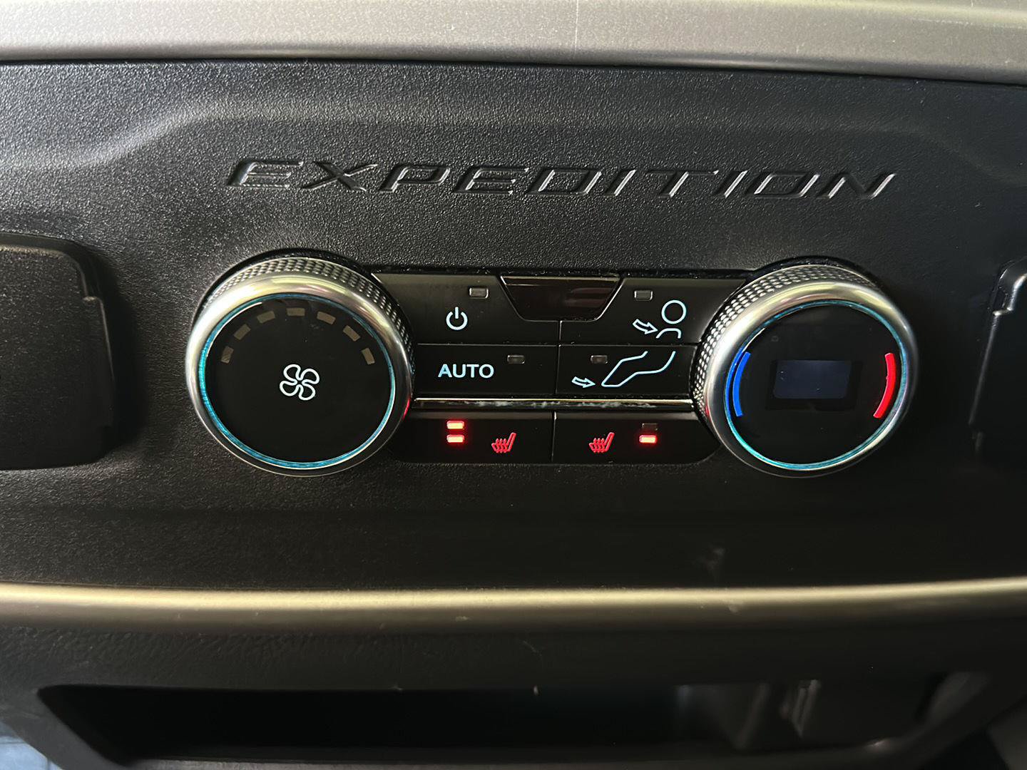 Used 2023 Ford Expedition Limited AWD/4WD image 22