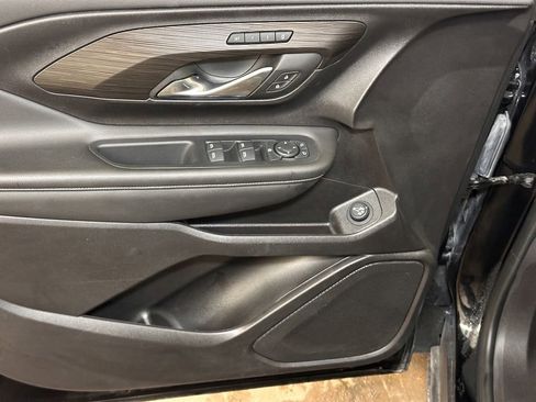 Used 2024 GMC Terrain SLT image 26