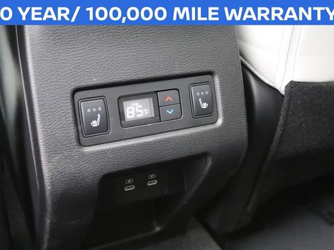 Used 2025 Mitsubishi Outlander AWD image 12