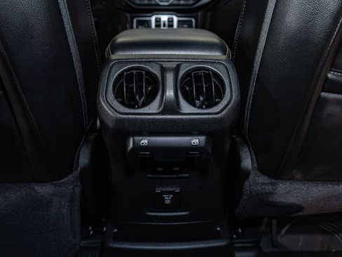 Used 2022 Jeep Wrangler Unlimited Sahara AWD/4WD image 22