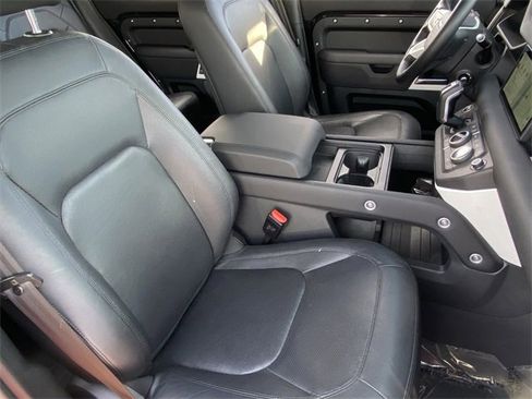 Used 2024 Land Rover Defender 110 S image 19