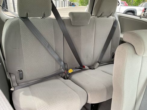 Used 2011 Toyota Sienna LE FWD image 36
