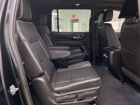 Used 2021 GMC Yukon XL SLT w/ SLT Luxury Plus Package image 17