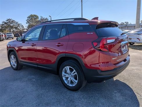 Used 2023 GMC Terrain SLE w/ Driver Convenience Package image 5