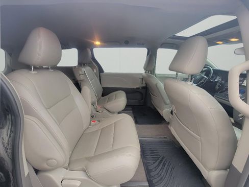 Used 2015 Toyota Sienna XLE w/ XLE Navigation Package image 33