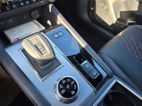 New 2025 Mitsubishi Outlander SEL image 12