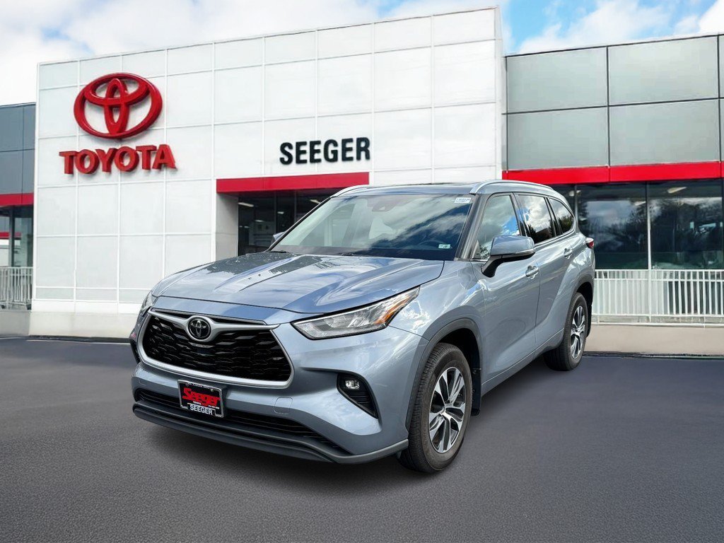 Used 2020 Toyota Highlander XLE AWD/4WD image 11