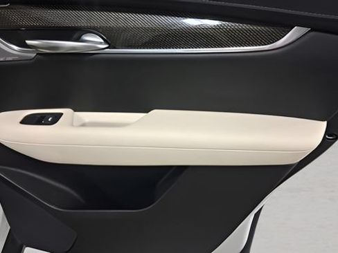 Used 2022 Cadillac XT5 Sportv w/ Technology Package AWD/4WD image 15