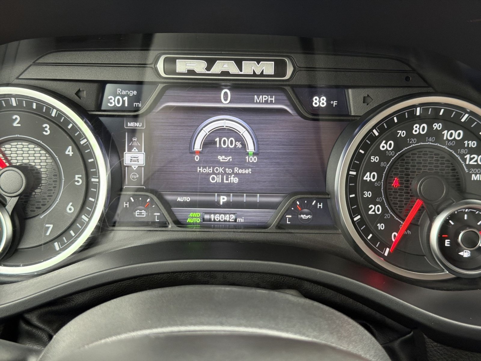 Used 2026 RAM 1500 Laramie AWD/4WD image 17