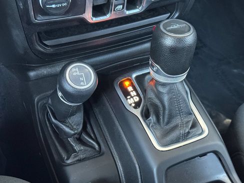 Used 2022 Jeep Gladiator Overland AWD/4WD image 24
