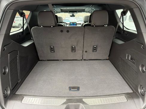 Used 2022 Chevrolet Suburban Premier image 16