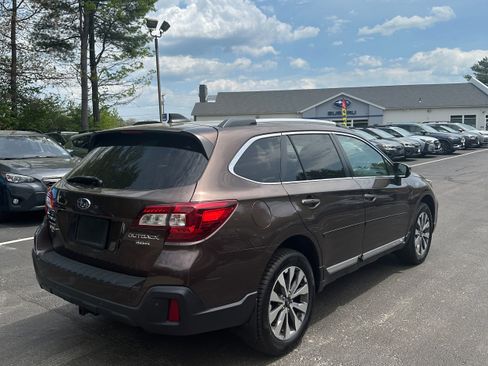 Used 2019 Subaru Outback 3.6R Touring AWD/4WD image 5