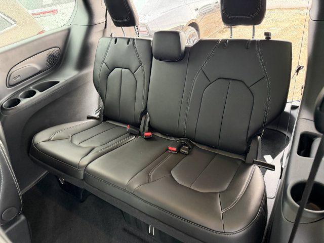 New 2026 Chrysler Pacifica Select AWD/4WD image 23